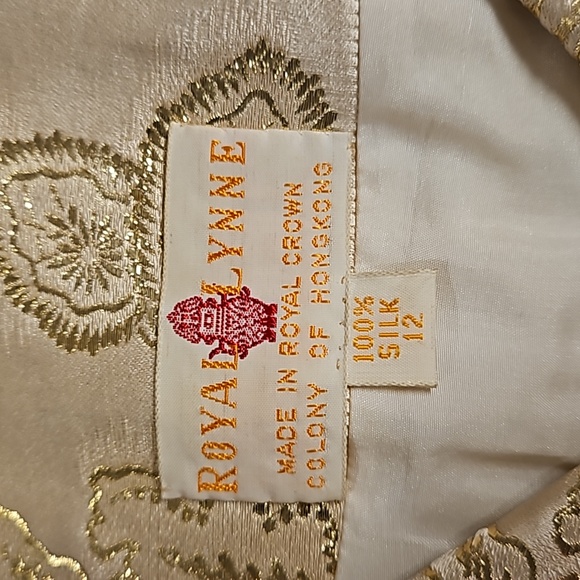 Royal Lynne Made in Royal Crown Colony of Hong Kong vintage gold brocade coat 12 - Picture 4 of 15